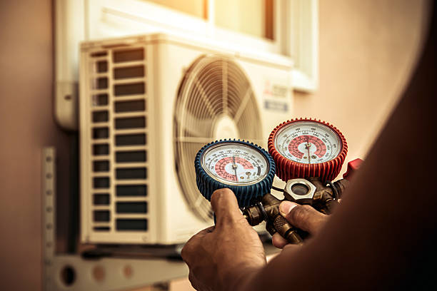 Professional Hvac technician working in Fairmont, IL